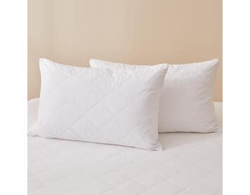https://s3-ap-southeast-2.amazonaws.com/fusionfactory.commerceconnect.bbnt.production/pim_media/000/150/956/Core_Matress-Pillow-Protector_LS_Bedding_Cotton-Pillow-Hero_SI.jpg?1686613251