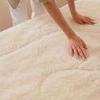 https://s3-ap-southeast-2.amazonaws.com/fusionfactory.commerceconnect.bbnt.production/pim_media/000/150/975/Core_Mattress-Wool-Under-Blanket_LS_Bedding-Detail-2_SI.jpg?1686614393