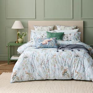 https://s3-ap-southeast-2.amazonaws.com/fusionfactory.commerceconnect.bbnt.production/pim_media/000/194/359/M_F_S25_26_Bedlinen_BOP_Katoomba_QQC_SI.jpg?1745993493
