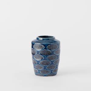 https://s3-ap-southeast-2.amazonaws.com/fusionfactory.commerceconnect.bbnt.production/pim_media/000/185/539/M_F_Zinnia-Ceramic-Vase-Sml_Blue_26122301_SI.jpg?1735526303